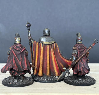 Sarah Dyer. Herald of the Red King & Wraith Knights. Frostgrave. My favourite Frostgrave Wraiths. Very nicely grimdark-ed. The textured, rough finish is expertly balanced, enhancing the overall character of the piece. 