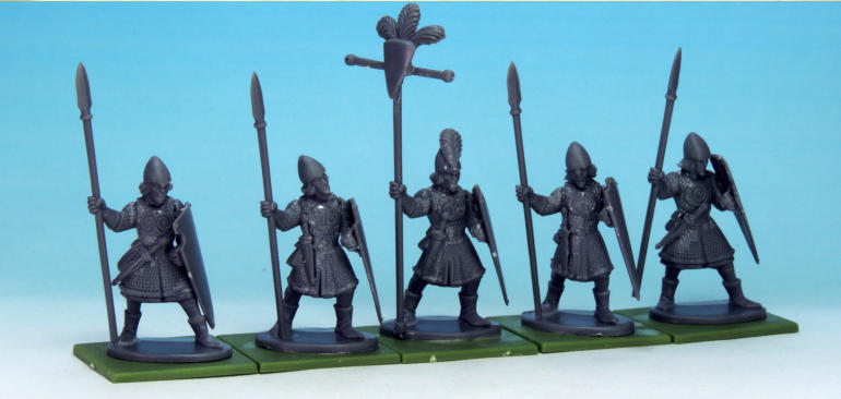 The four units of armoured elves are similarly just built from the box. I did a little work on the double armed guys to get a variety of poses and weapons 