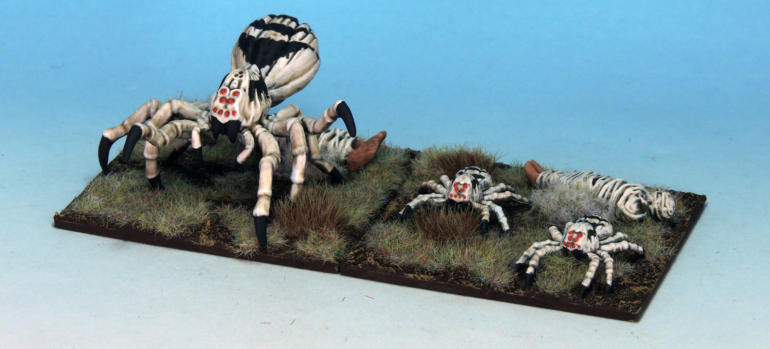 Before I finish, I just couldn’t resist some of the Wargames Atlantic spiders, especially as we set these armies within a stones throw of Mirkwood. So I put together a frame of one big and two smaller arachnids to add some more punch to the evil side.
