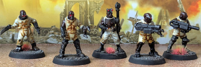 Christopher Chetwood. Pit Slave Crew. Two units painted! The vibrant blue of the first unit contrast nicely with the dirty overall look of the unit. 