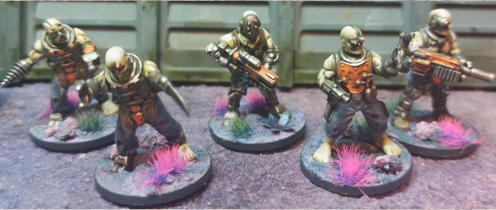 Paul Thomason. Automaton Unit. Good colour choices, the pale greenish flesh pops beautifully against the grey uniforms. The distressed metalwork adds grit, and those funky alien bases bring real character. Tidy work.